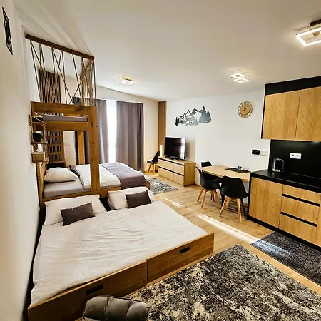 H11 - Evergreen Tale Apartman