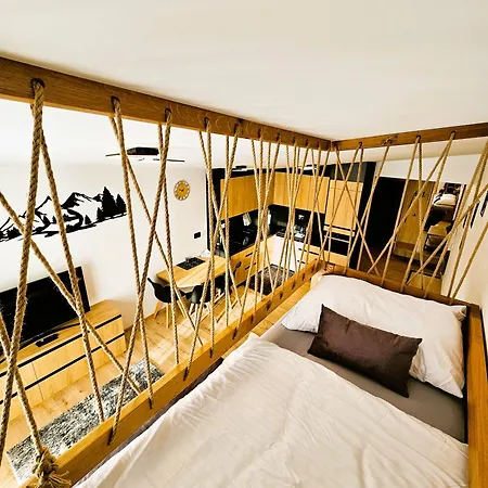 H11 - Evergreen Tale